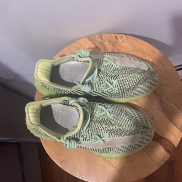 Yeezy 350 - Picture 4 of 4